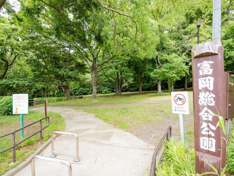 公園 富岡総合公園（海の景色も山の景色も楽しめる公園。運動広場、見晴台、牡丹園等があり、春には満開の桜が楽しめます。）