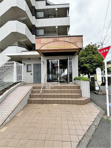 エントランスホール 小田急江ノ島線「高座渋谷」駅までフラットアプローチで徒歩約11分でアクセス良好。