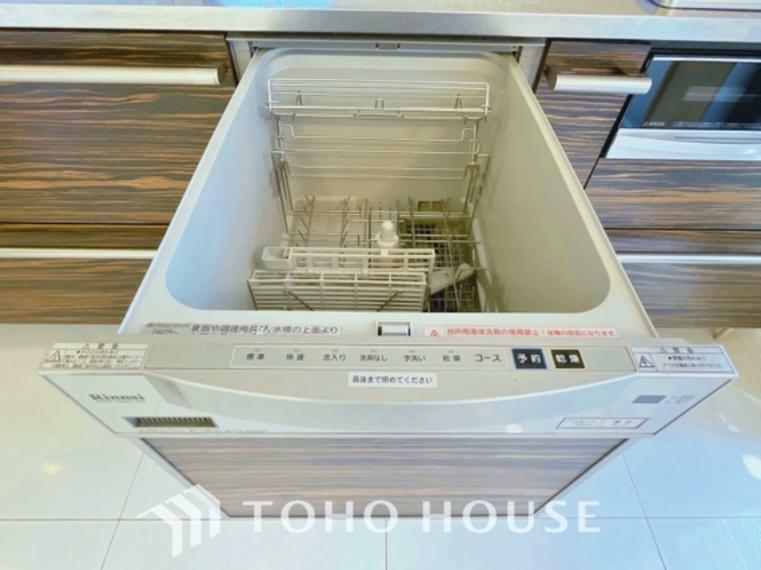 ダイニングキッチン 通常の手洗いでは使用出来ない高温のお湯や高圧水流を使う事により汚れを効果的に落とすことができます。