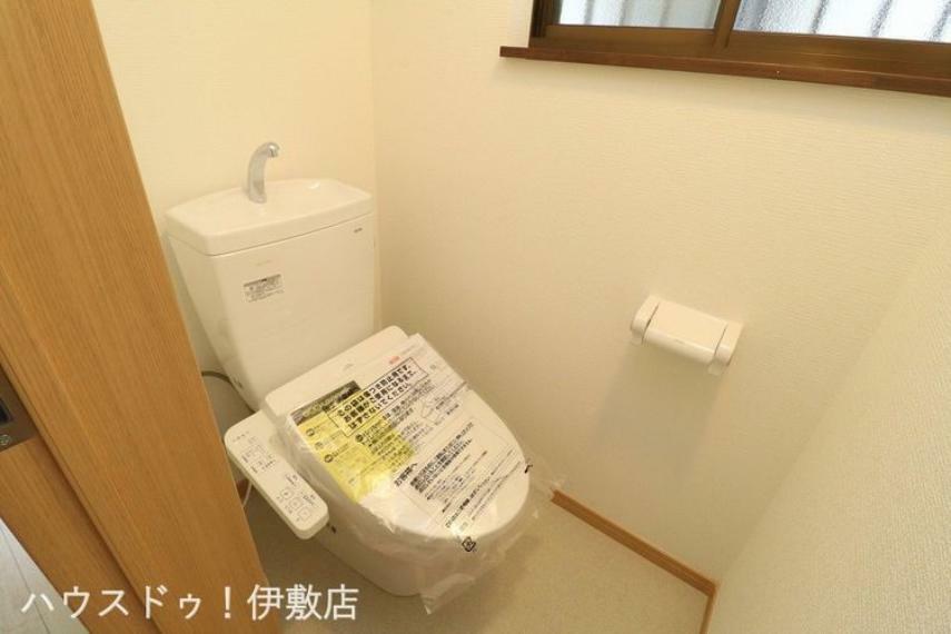 トイレ 【1Fトイレ】温水洗浄便座付！