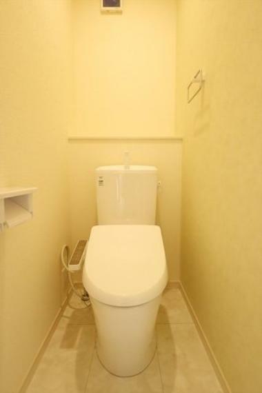 トイレ 【同社施工例】2箇所あるトイレは快適な温水洗浄便座付き