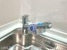 浄水と水道水を切り替えて使用できるスッキリとしたデザインの浄水器一体型水栓。