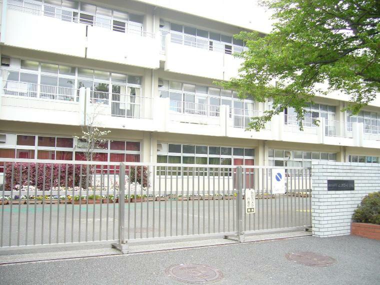 小学校 横浜市立いぶき野小学校（●児童数802名の活気のあるいぶき野小。保護者の見守り活動も盛んに行われており、子どもたちは素直にすくすくと成長しています●）