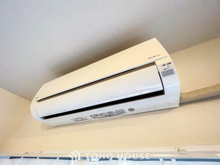 【エアコン】エアコンは空気を汚さず場所も取らないので、お部屋を広く使えます。