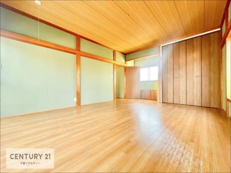 明るく風通しの良い居室です。「シンプル」にデザインされた室内。自由度が高いので家具やレイアウトでお好みの空間を創り上げられます。是非一度、現地にてご確認ください。