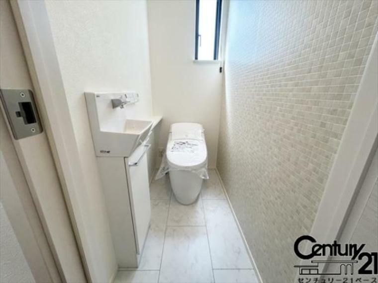 トイレ ■現地撮影写真■白を基調とした清潔感あるキレイなお手洗い！