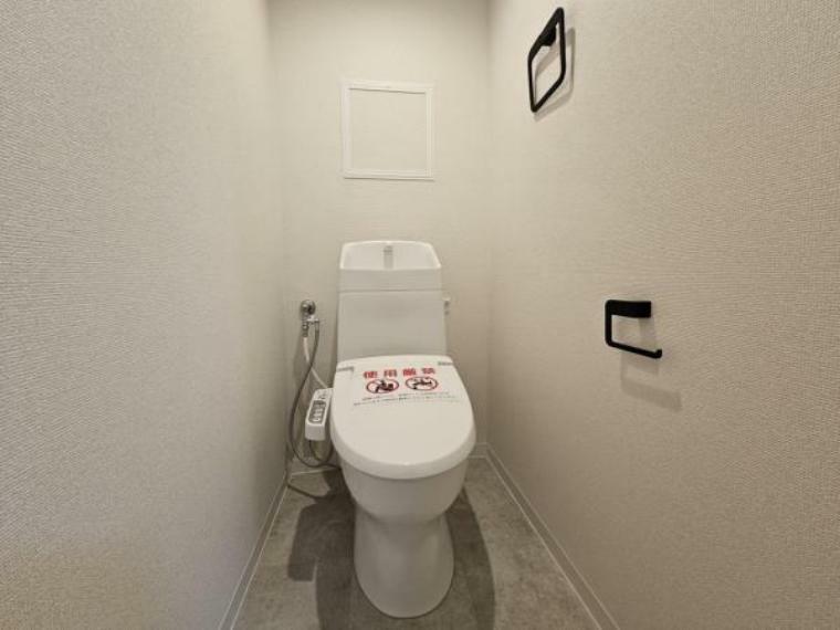 トイレ ホワイトのトイレは清潔感があって気持ちいいですね