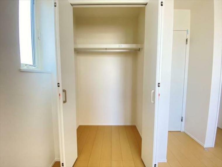 収納 部屋に備えられたクローゼット。普段使わないものなども収納可能ですので、居室を広く使うことが出来ます。
