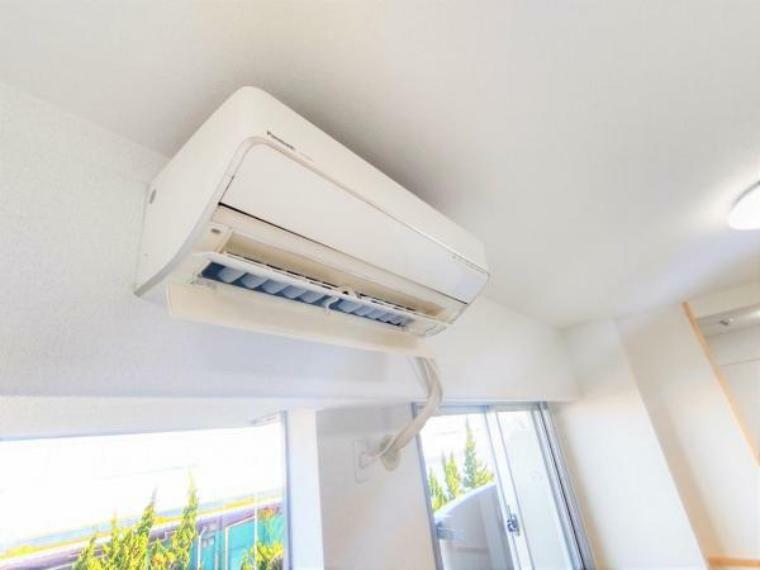 冷暖房・空調設備 【クリーニング済】リビングには2016年製のエアコンがついております。