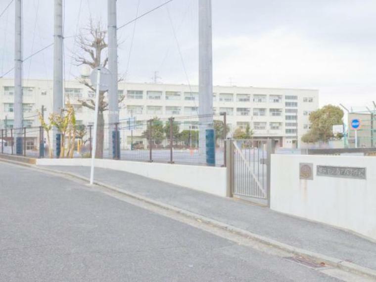 小学校 横浜市立南戸塚小学校　　 交通量が少ないため安心して通学できます。
