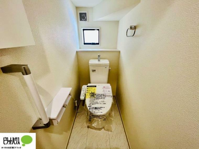 同仕様写真（内観） 施工例写真　1・2階ウォシュレットトイレ完備。