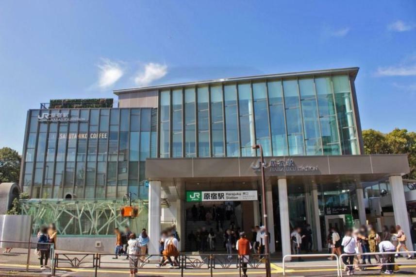 原宿駅（JR東日本 山手線） 徒歩10分。