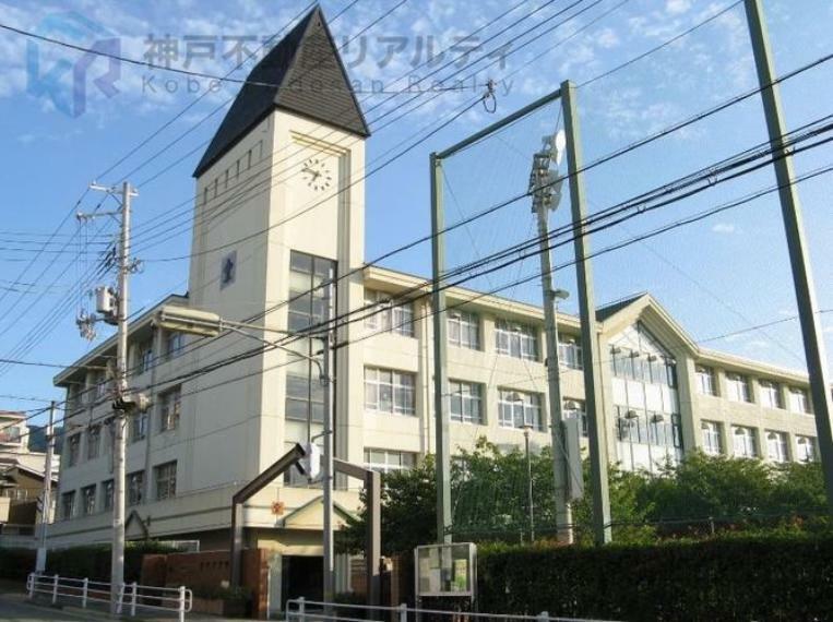 小学校 神戸市立六甲小学校 徒歩7分。