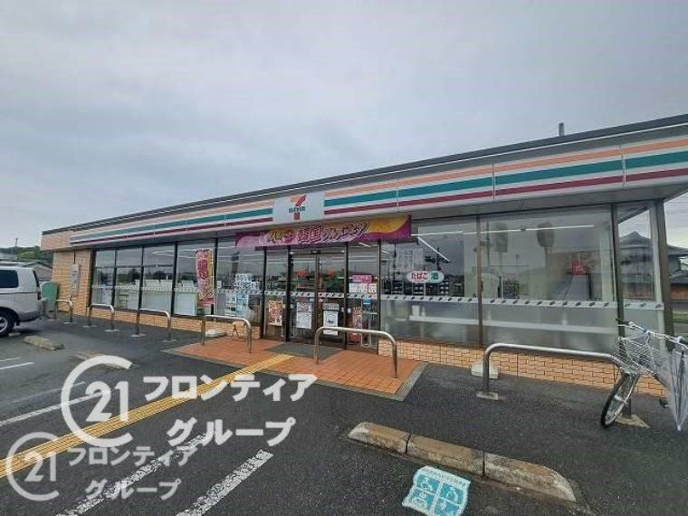 コンビニ セブンイレブン奈良秋篠町店 徒歩18分。