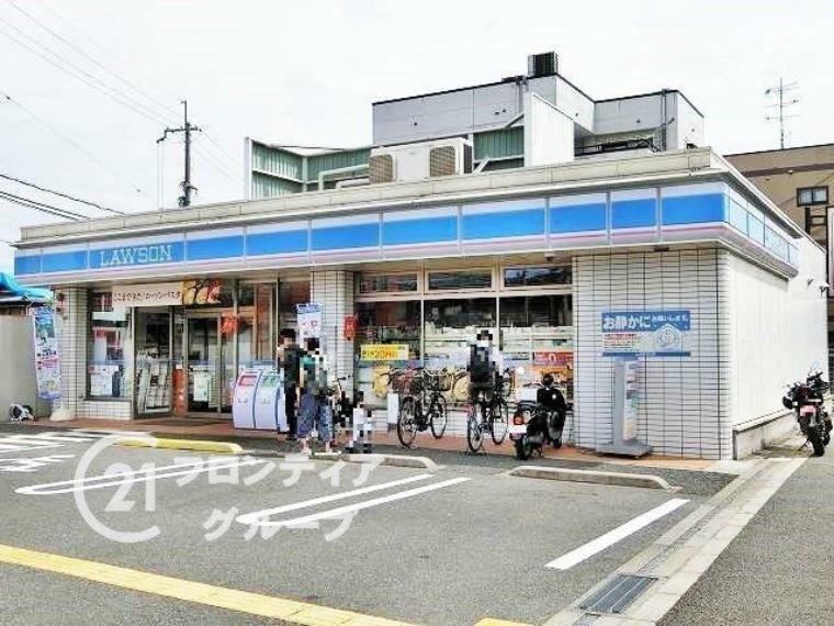 コンビニ ローソン枚方長尾元町二丁目店 徒歩5分。