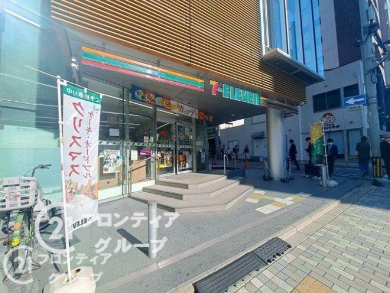 コンビニ セブンイレブン京都四条新町店 徒歩4分。