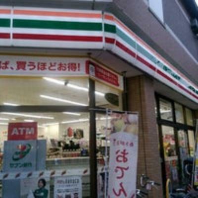 コンビニ 【コンビニエンスストア】セブンイレブン 足立竹ノ塚駅東店まで431m