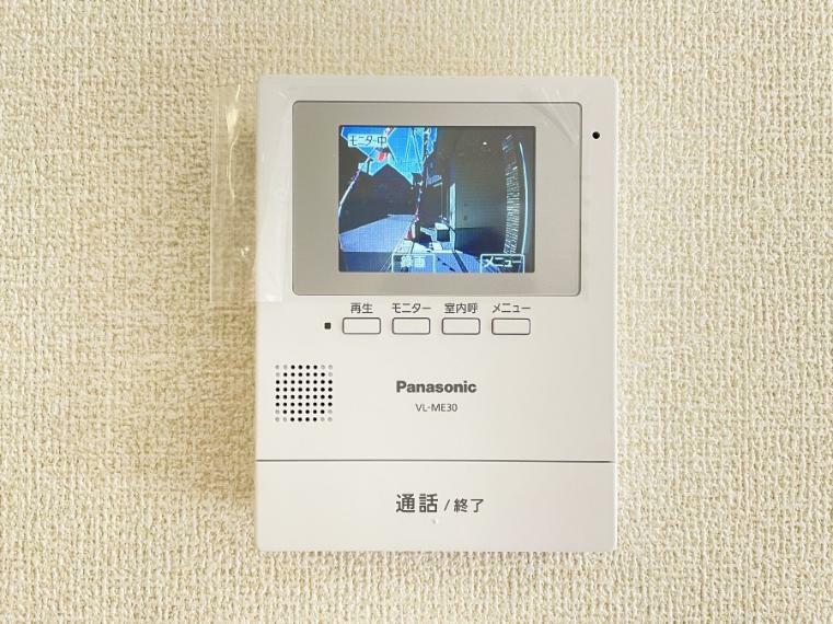 TVモニター付きインターフォン 訪問者が一目でわかる安心のTVモニター付きインターホン。