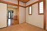 天然素材を活かした和室は居心地が良く、お子様の遊びスペースや来客間にも活躍します。