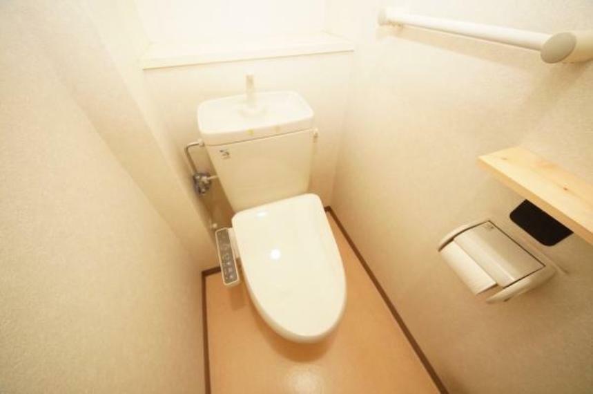 トイレ 温水洗浄便座付のトイレです。