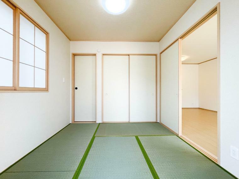 和室 リビング続きの和室は、普段は開け放して家事をこなすスペースや、お子様の遊び場として活躍してくれます。