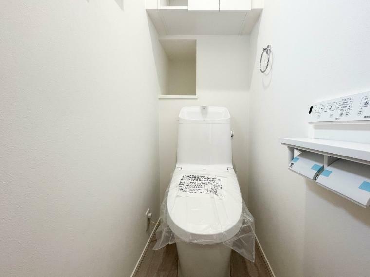 トイレ 壁リモコンの場合、洗浄位置や水量の強弱など、シャワートイレをお好みの使い心地に設定できます。毎日使うトイレだから、使い勝手の良い機能があるとうれしいですね。
