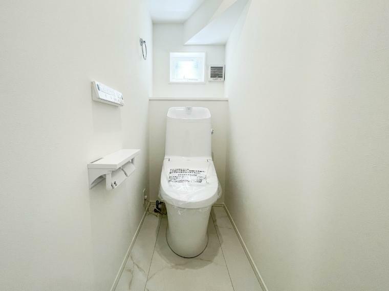 トイレ 壁リモコンの場合、洗浄位置や水量の強弱など、シャワートイレをお好みの使い心地に設定できます。毎日使うトイレだから、使い勝手の良い機能があるとうれしいですね。