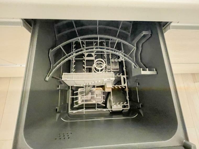 キッチン 食器洗浄機付きのキッチンは、忙しい奥様は大助かり。たまには家族と一緒にお料理してみてはいかがですか。