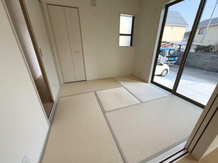 和室 リビング隣接した和室はお昼寝スペースやキッズスペースなどにも便利です。