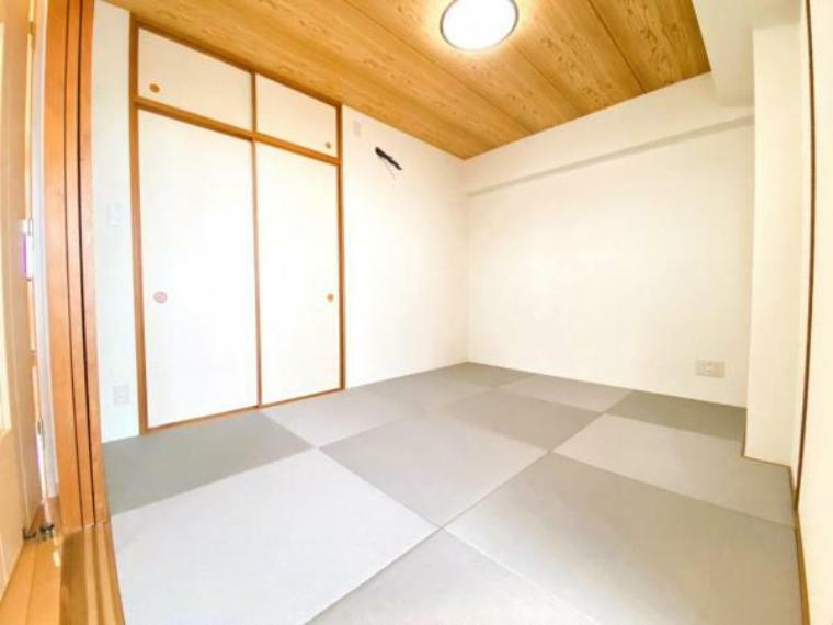 和室 6畳の和室は収納スペースもたっぷりあるので急な来客にも安心です。　※畳新床