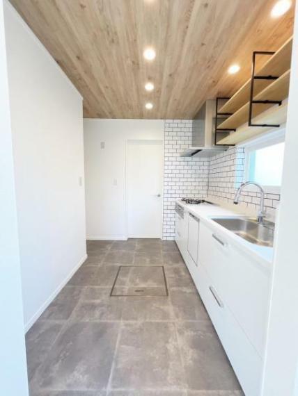 キッチン 壁付けキッチンは空間を有効活用出来て、換気もしっかりできます！