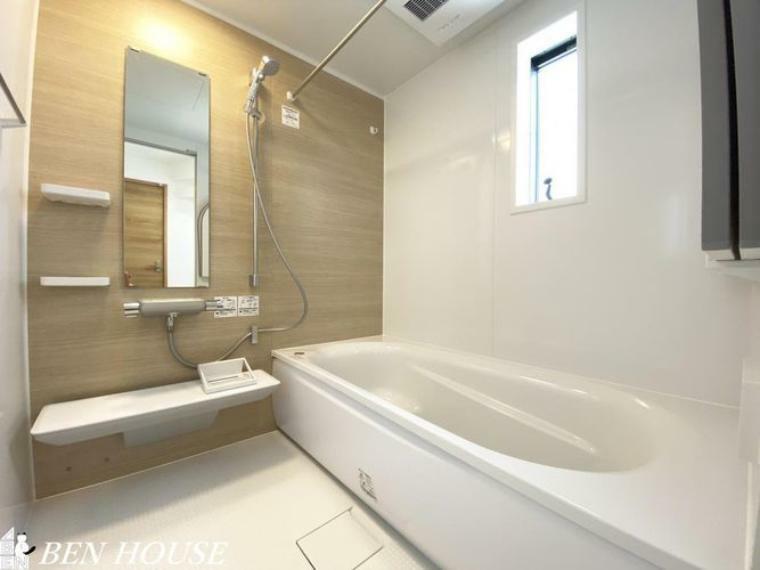 浴室 浴室（同仕様参考写真）・脚を伸ばしてくつろげる1坪サイズの浴室でバスタイムを快適に過ごすことができます。