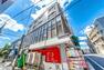 外観写真 マンション1階部に「まいばすけっと東中野駅前店」があり、買い物に便利です。