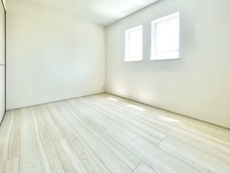 子供部屋 新しいい草香る畳スペースは、使い方色々！客室やお布団で寝るときにぴったりの空間ですね。
