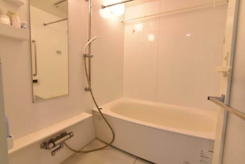 浴室 浴室乾燥機付きバスです 汚れにくく傷が付きにくいフラッグストーンフロア採用！