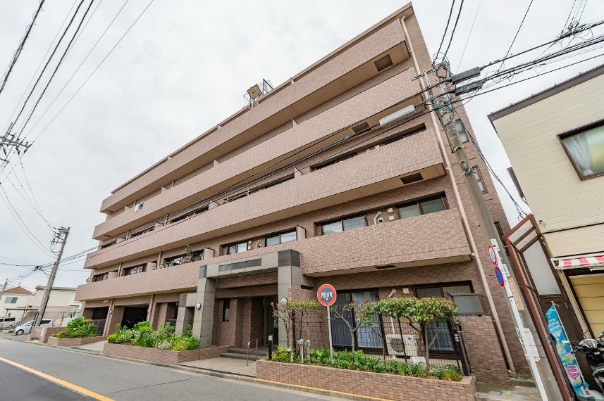東海道線、湘南新宿ライン「辻堂」駅徒歩12分、駅前にはテラスモール湘南があり生活利便性の高い立地