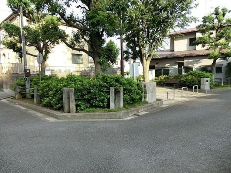 公園 相沢南公園 住宅街にある小さな公園です。