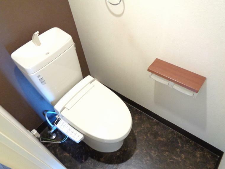トイレ 白で統一された空間が清潔な印象を与えてくれます！