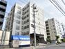 外観写真 東京メトロ東西線の行徳駅から徒歩12分、ホワイト系の7階建てマンション