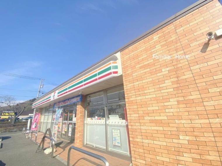 コンビニ セブン-イレブン あきる野草花店