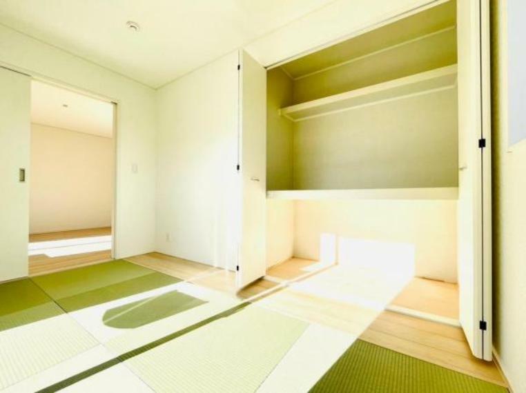 同仕様写真（内観） 【同施工写真】リビングから続く和室はいろいろな用途で利用できる便利なお部屋です。