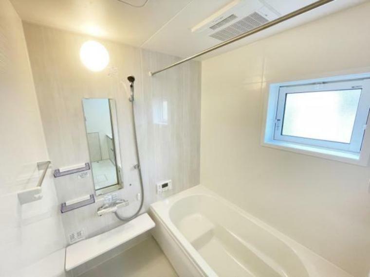 浴室 （浴室）足を伸ばして入れる1坪タイプのバスルーム！「浴室暖房乾燥機」も付いています！