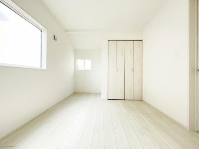 洋室 （2階・洋室）二面採光・風を取りこみやすい清潔感のあるお部屋です！