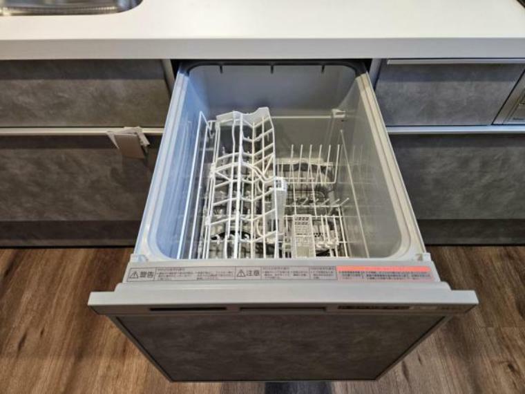 キッチン ビルトイン食洗器で場所を取らず、便利なアイテム！
