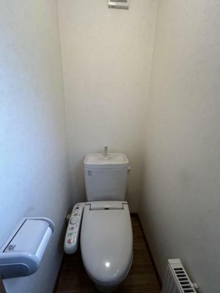 トイレ 【6月13日まで現況販売】1階トイレの写真です。