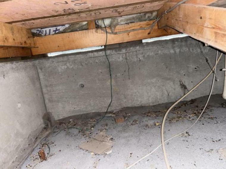 構造・工法・仕様 【6月13日まで現況販売】中古住宅の3大リスクである、雨漏り、主要構造部分の欠陥や腐食、給排水管の漏水や故障を2年間保証します。その前提で床下まで確認の上で、シロアリの被害調査と防除工事もおこないます。