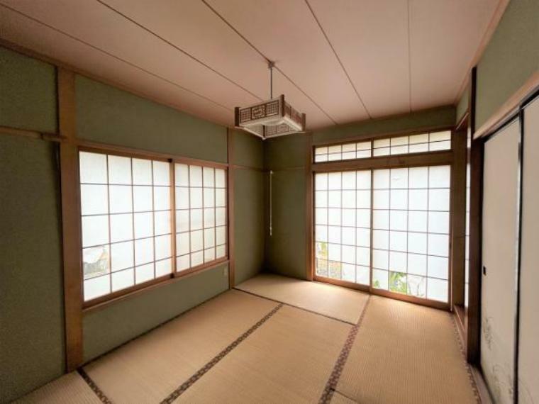 【リフォーム前】1階6帖和室の別アングル写真です。床は畳からフローリングへ張り替えます。壁・天井はクロス仕上げになる予定です。