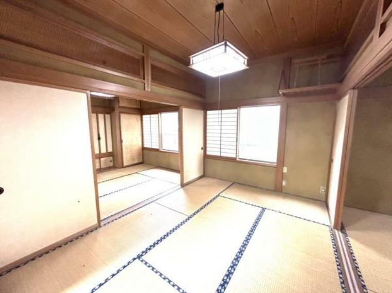 【リフォーム前】1階和室はたたみの表替え、天井と壁のクロスは張替えを行います。