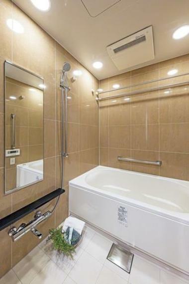 浴室 ゆとりあるくつろぎのバスルームです。毎日のバスタイムを贅沢に、豊かにしてくれるラグジュアリーな空間です。