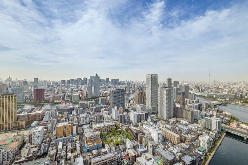 眺望 東京タワー、スカイツリービューの開放感ある眺望が楽しめるお部屋です。高層ビル群が立ち並ぶ景色に都心の刺激を間近にしつつ、夜には高層階ならではの夜景も楽しめそうですね。